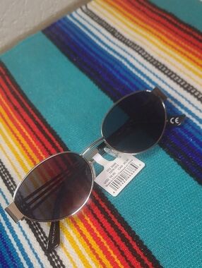 aerie Round Metal Sunglasses in Silver with Black Lenses
